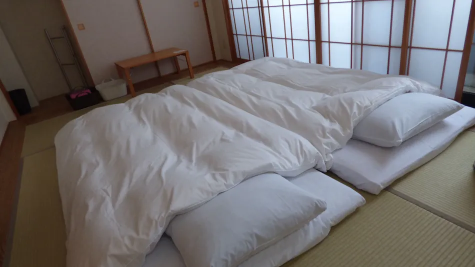 Guesthouse Hyakumanben Cross