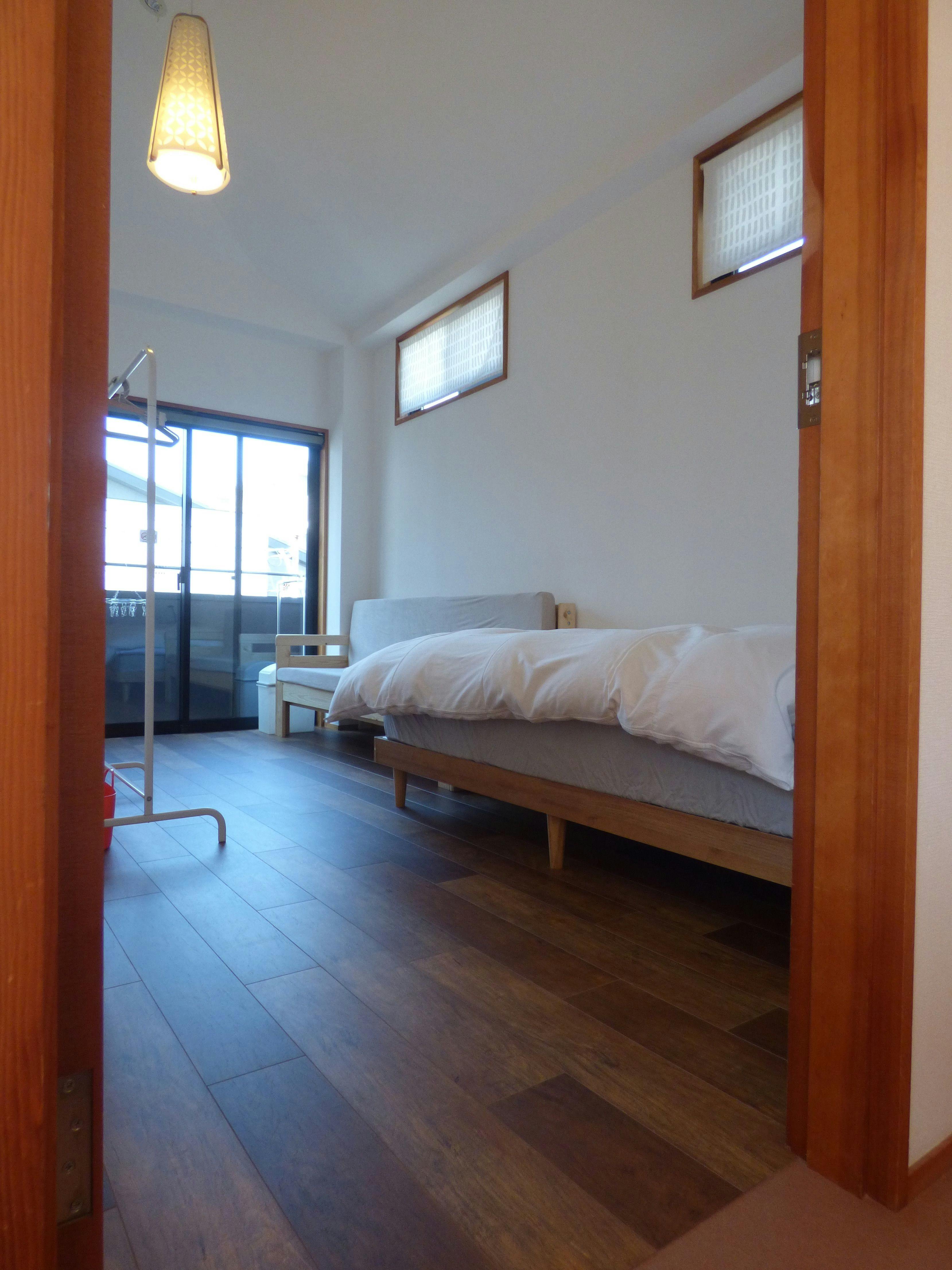 ห้องพักเดี่ยวสไตล์ตะวันตก สีแดงเข้ม