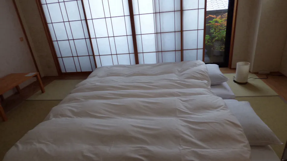 Guesthouse Hyakumanben Cross