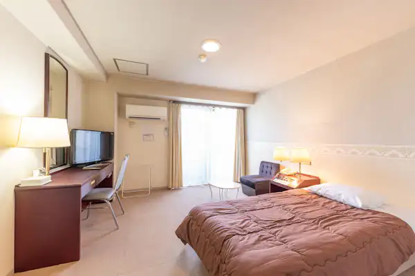 심플하고 세련된 객실로 편안합니다.