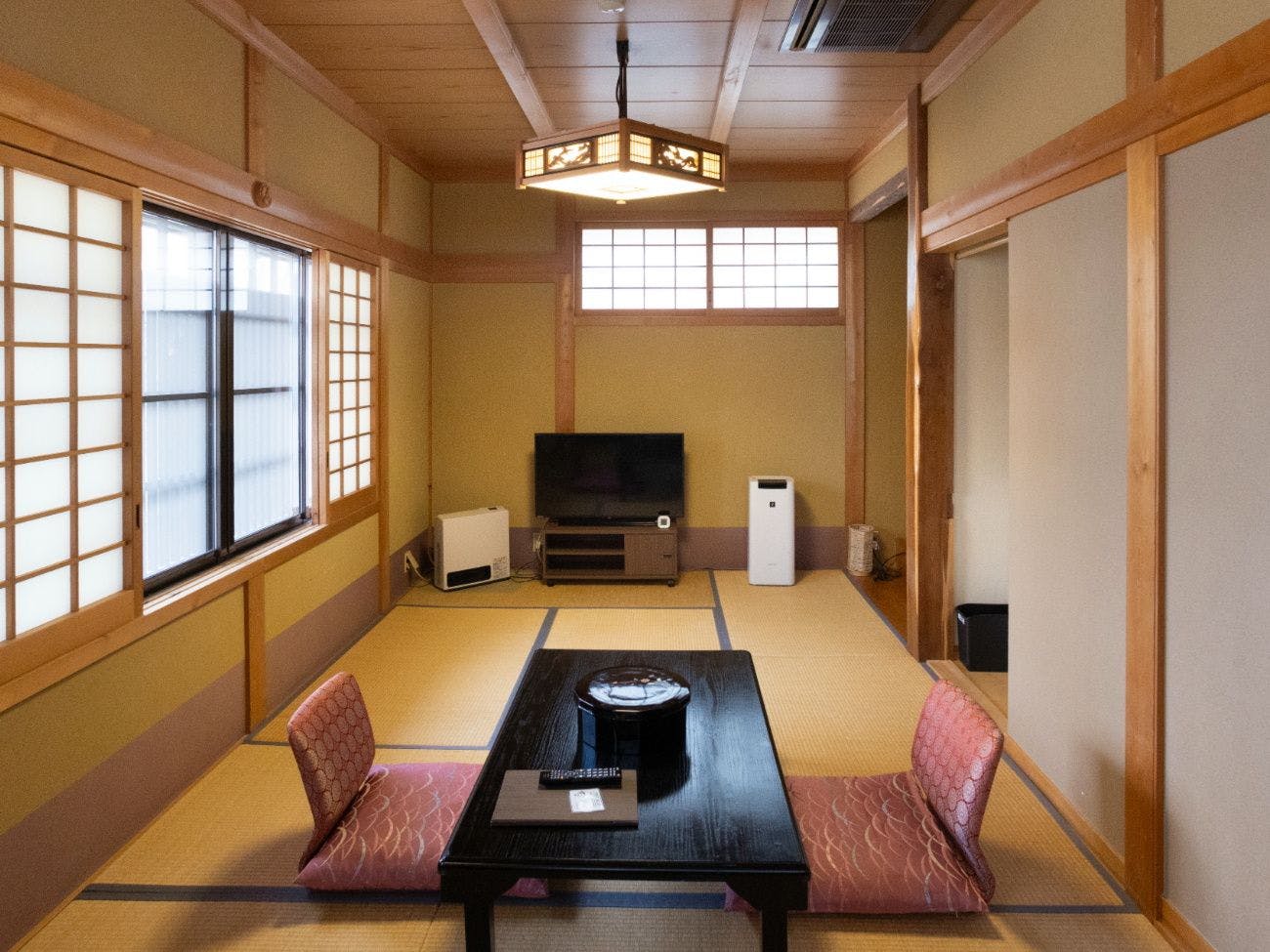 【본관】다다미방 11조 (세면대・화장실 포함)