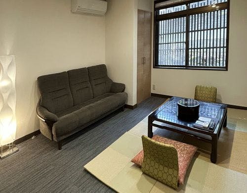 【本館】和洋室１６畳（バストイレ付）