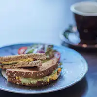 แซนด์วิชไข่ไก่เลี้ยงปล่อย