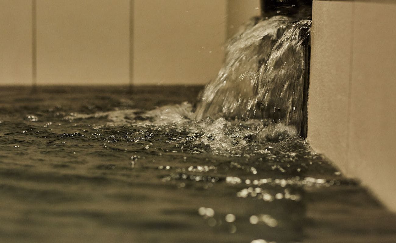 ภาพห้องอาบน้ำสาธารณะ