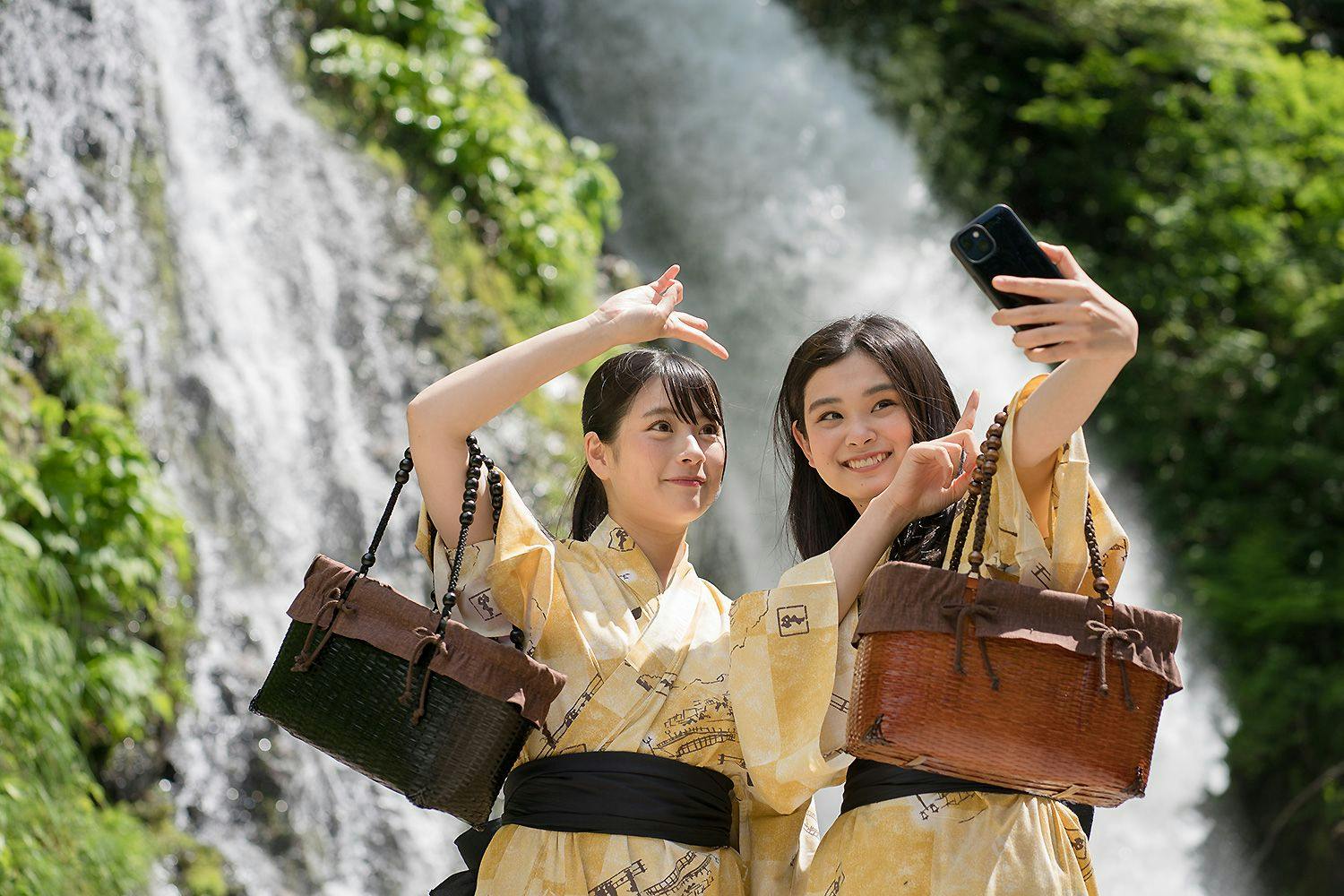 เดินเล่นรอบน้ำพุร้อนกินซัง