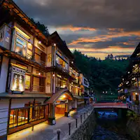 ทัศนียภาพภายนอกยามเย็น