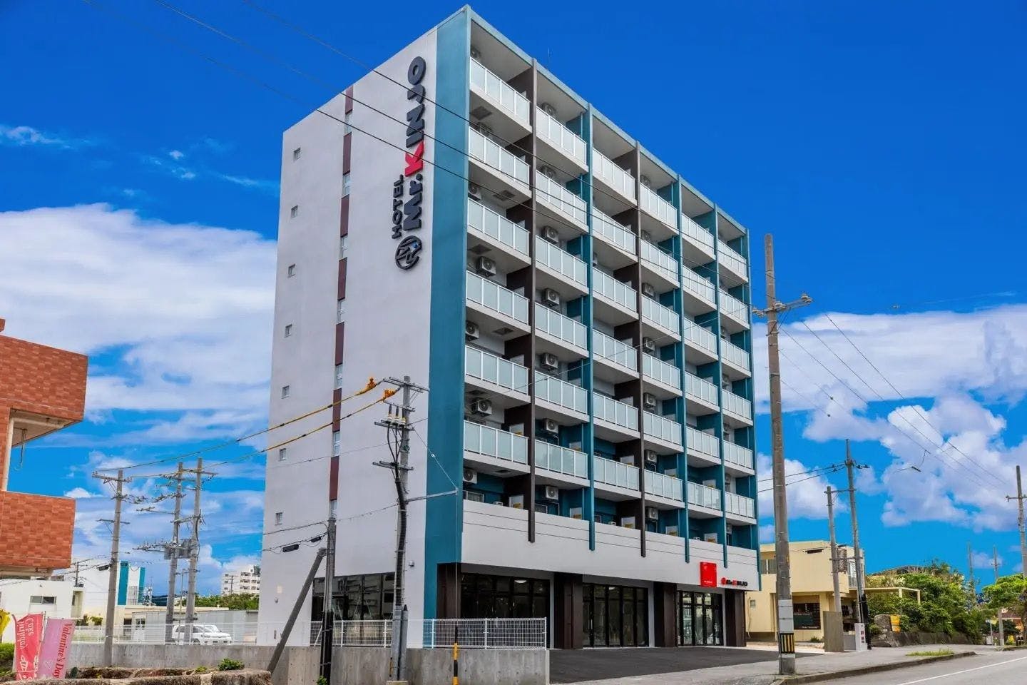 อยู่ตรงข้ามกับไพนากามารีสอร์ท