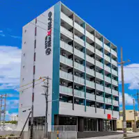 อยู่ตรงข้ามกับไพนากามารีสอร์ท