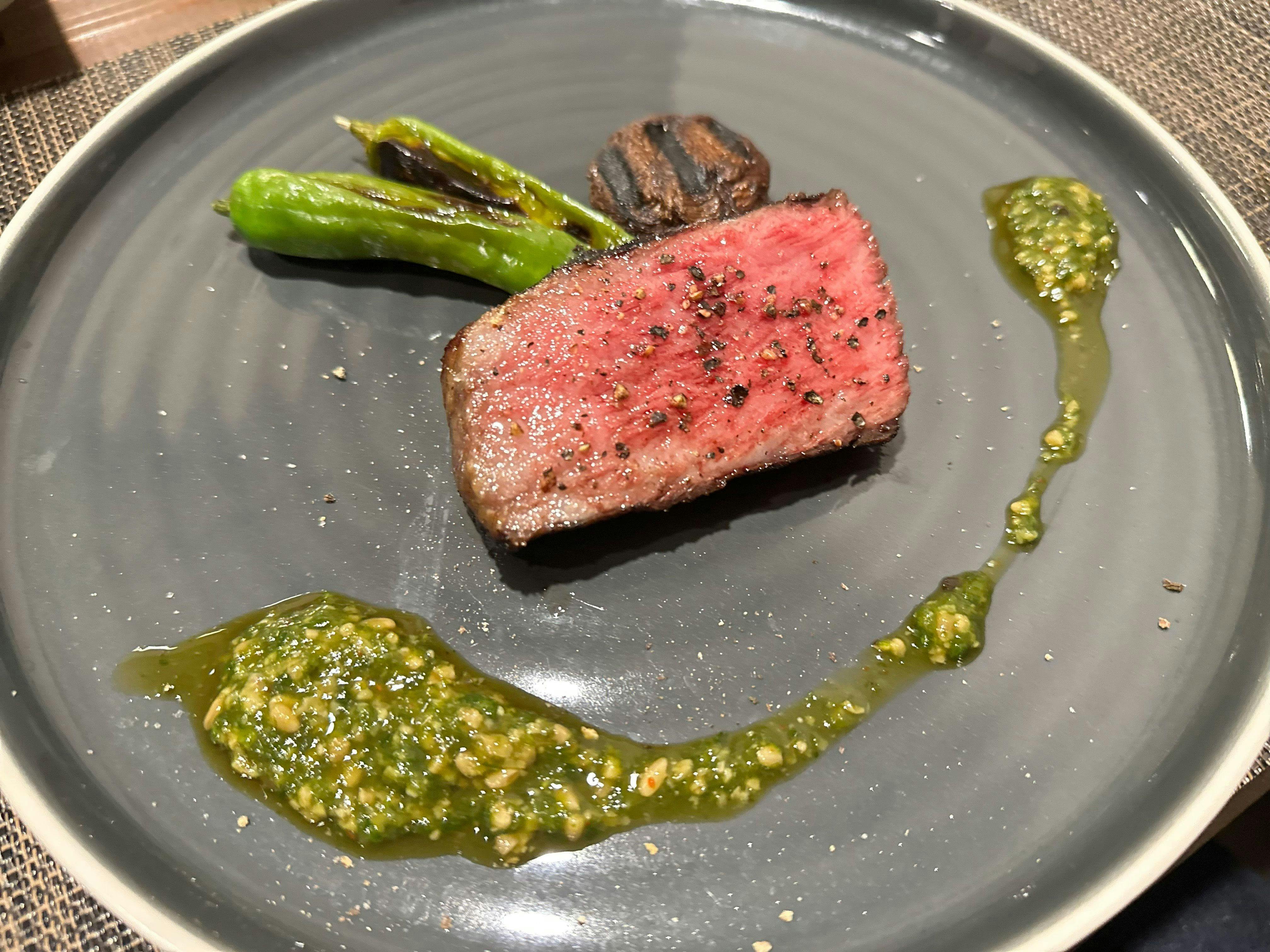 Contoh Makan Malam Musim Gugur dan Dingin: Steak Daging Sapi Wagyu Hitam Aizu.