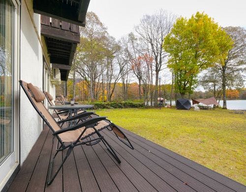 ロッジ1階にはリクライニングチェア