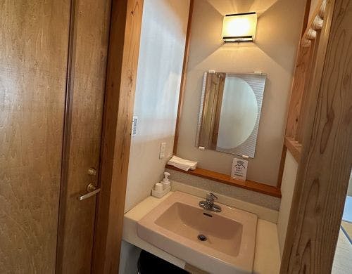 【セカンド】湖側和室の洗面所