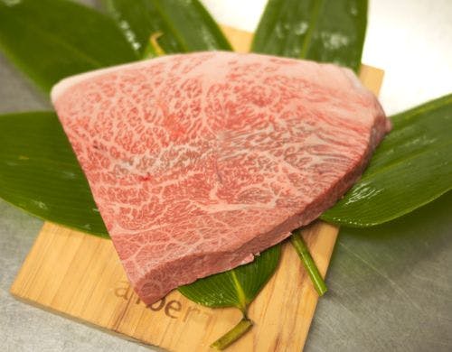 サシの入ったジューシーな会津産黒毛和牛