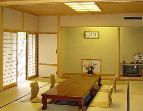 広々とした掘りごたつのあるお部屋