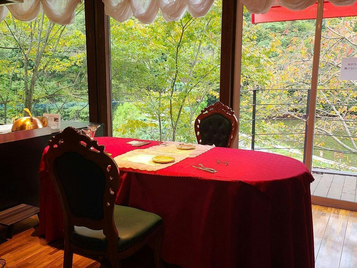 Auberge of the June Forest