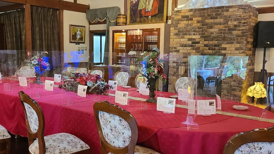 Auberge of the June Forest
