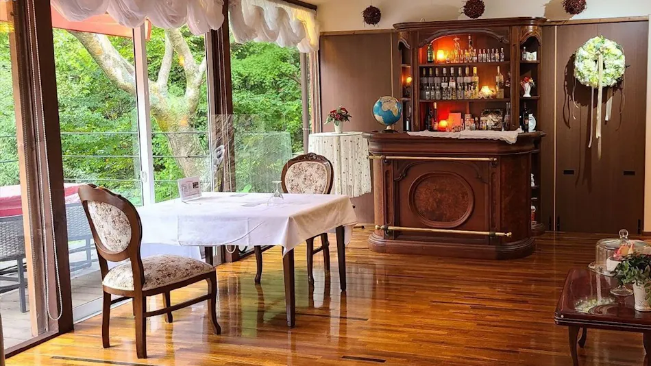 Auberge of the June Forest