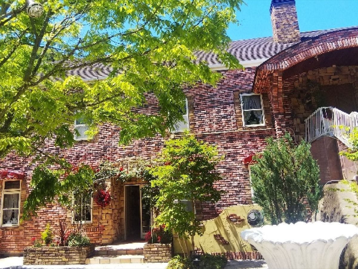 Auberge of the June Forest