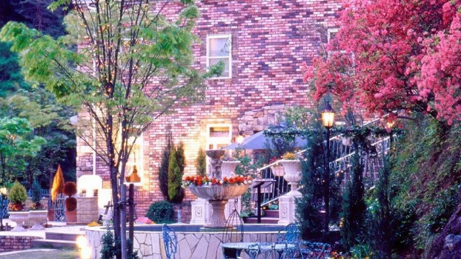 Auberge of the June Forest