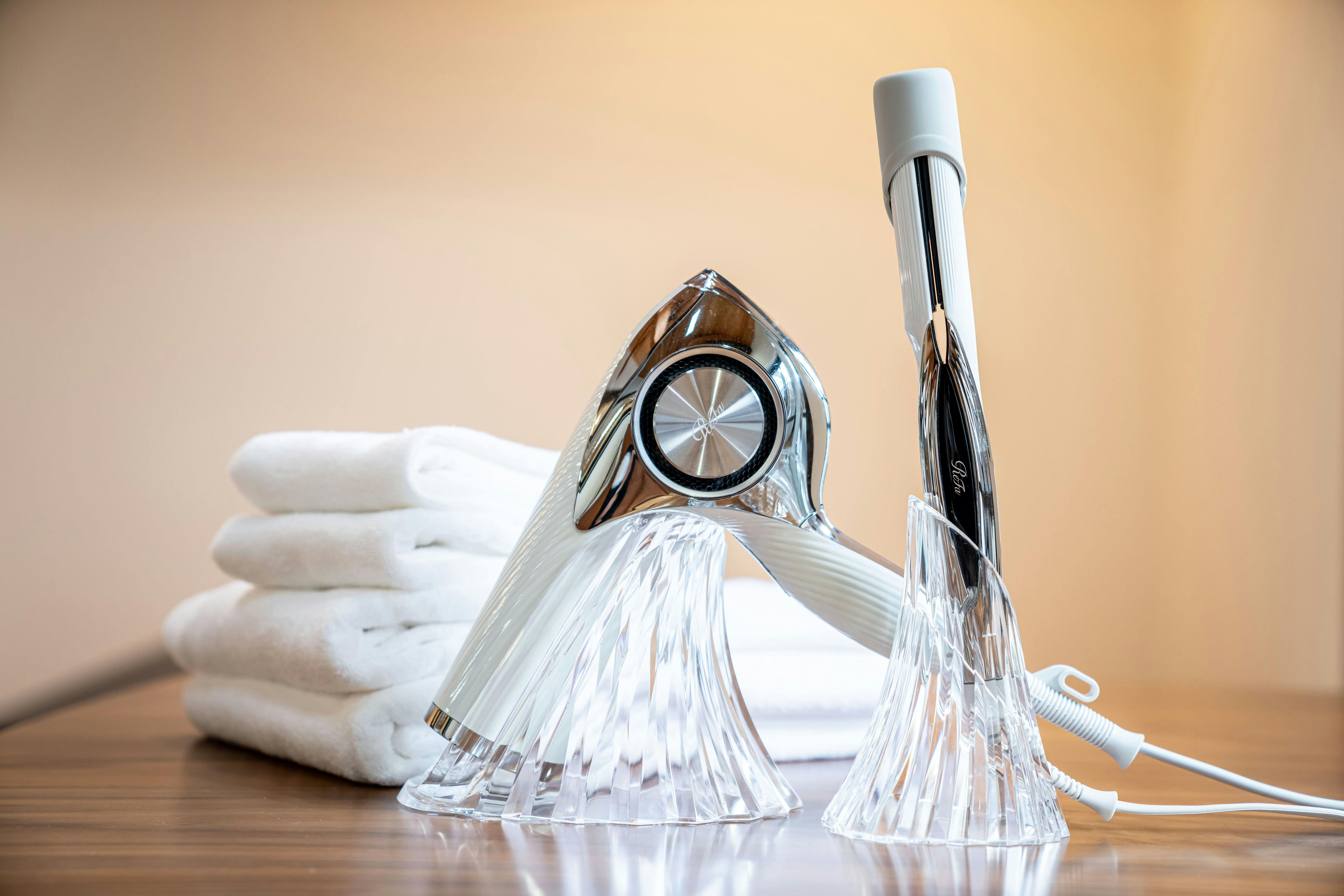 ไดร์เป่าผมและเครื่องหนีบผม Refa