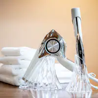 ไดร์เป่าผมและเครื่องหนีบผม Refa