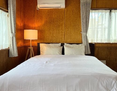 クィーンサイズベッド