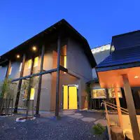 ภายนอก (กลางคืน)