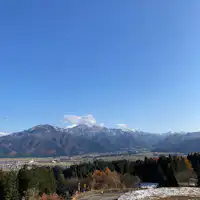 จากห้องพักฝั่งที่จอดรถ คุณสามารถมองเห็นวิวของเมืองได้