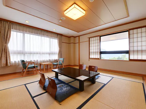 *10 tikar tatami, dilengkapi dengan kamar mandi dan toilet, contoh