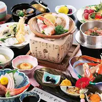 ชุดอาหารทะเลย่างบนแผ่นเซรามิก (ภาพ)