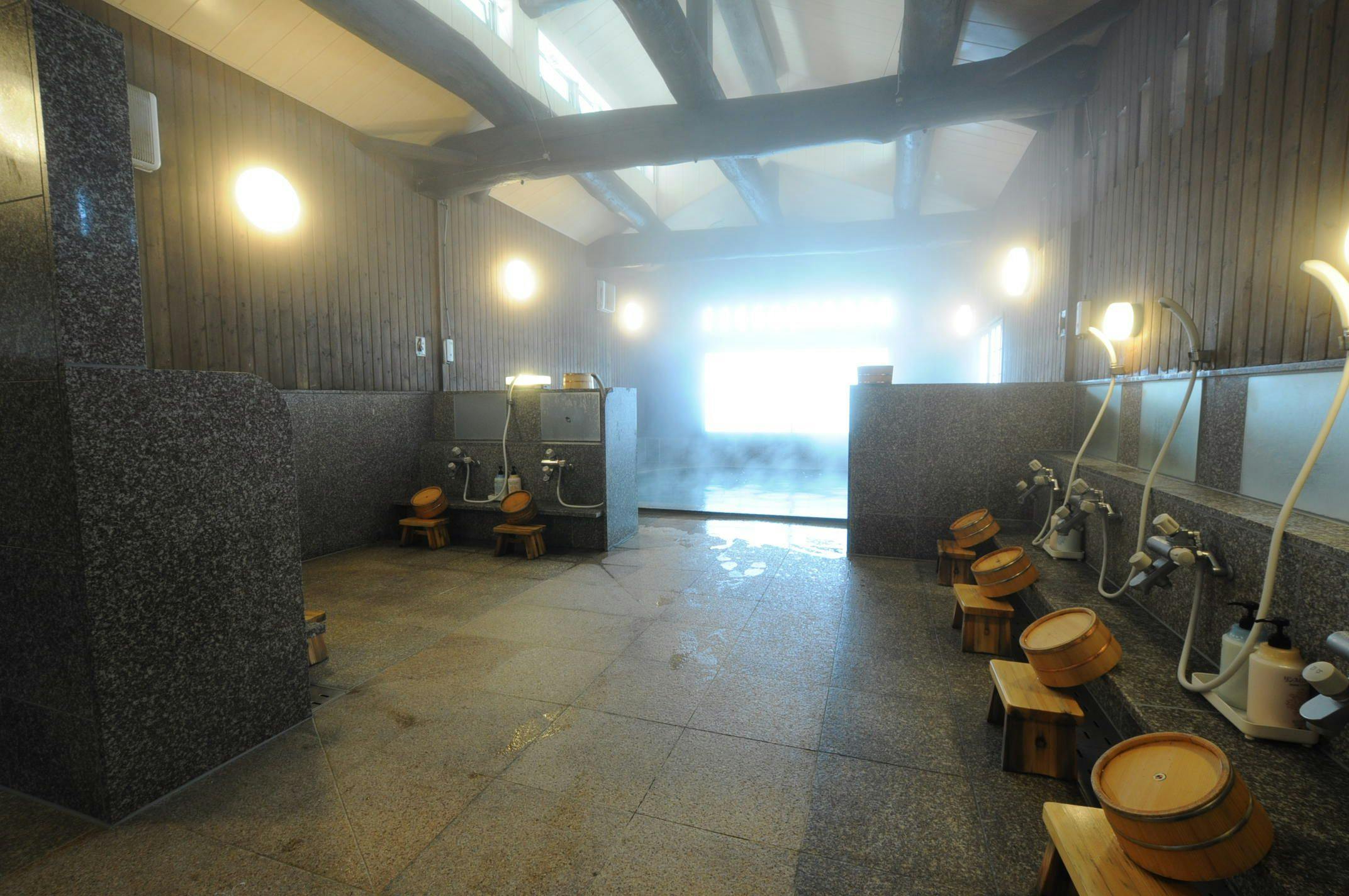 ห้องอาบน้ำรวม: พื้นที่ล้างตัว