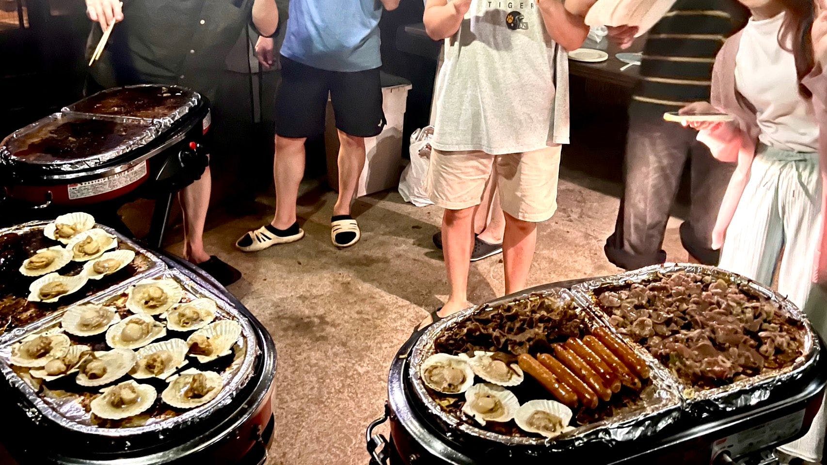 Suasana BBQ dengan pelat besi gas & wajan