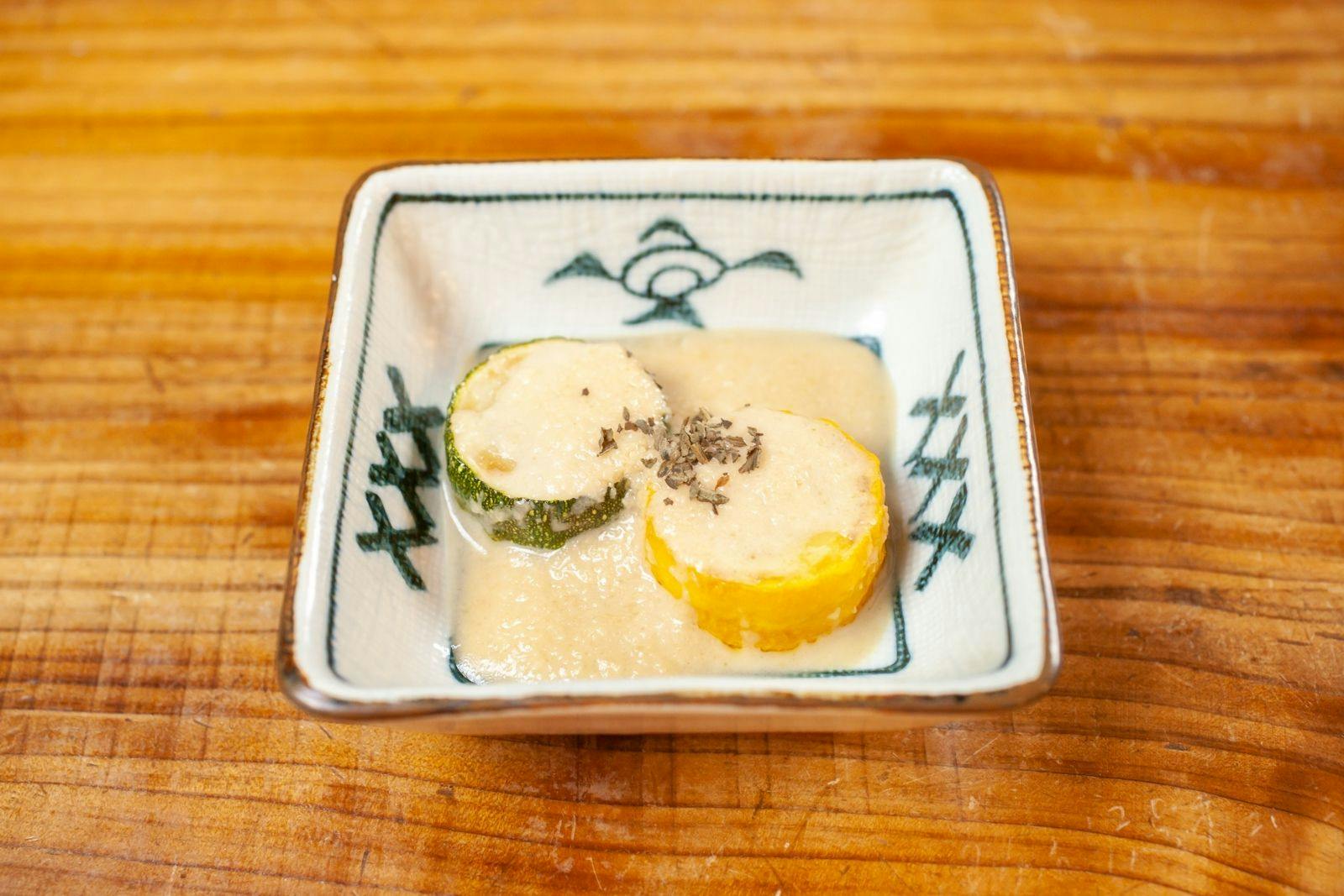 ซูกินีหมักด้วยน้ำสลัดหัวหอม