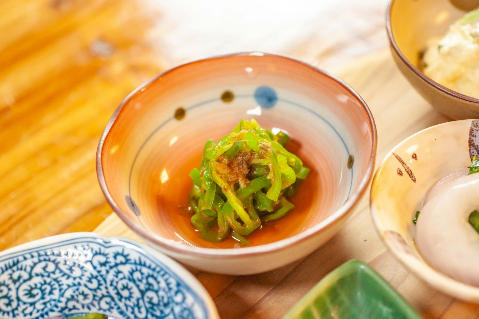 พริกหยวกคลุกซอสโชยุโคจิ.