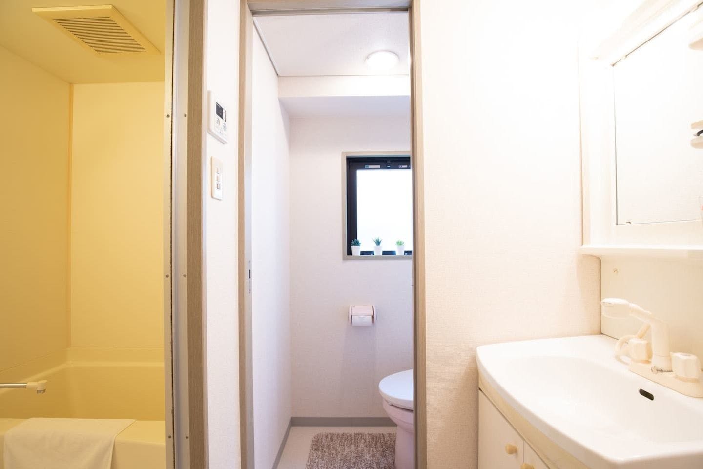 Kamar twin (bak mandi, toilet, wastafel)