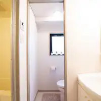 Kamar twin (bak mandi, toilet, wastafel)