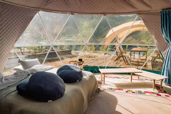 Tenda DOME memiliki ruang interior yang luas.