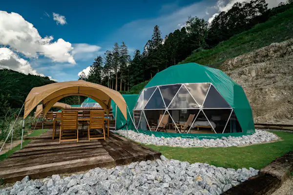 Tenda DOME yang luas dan privat.