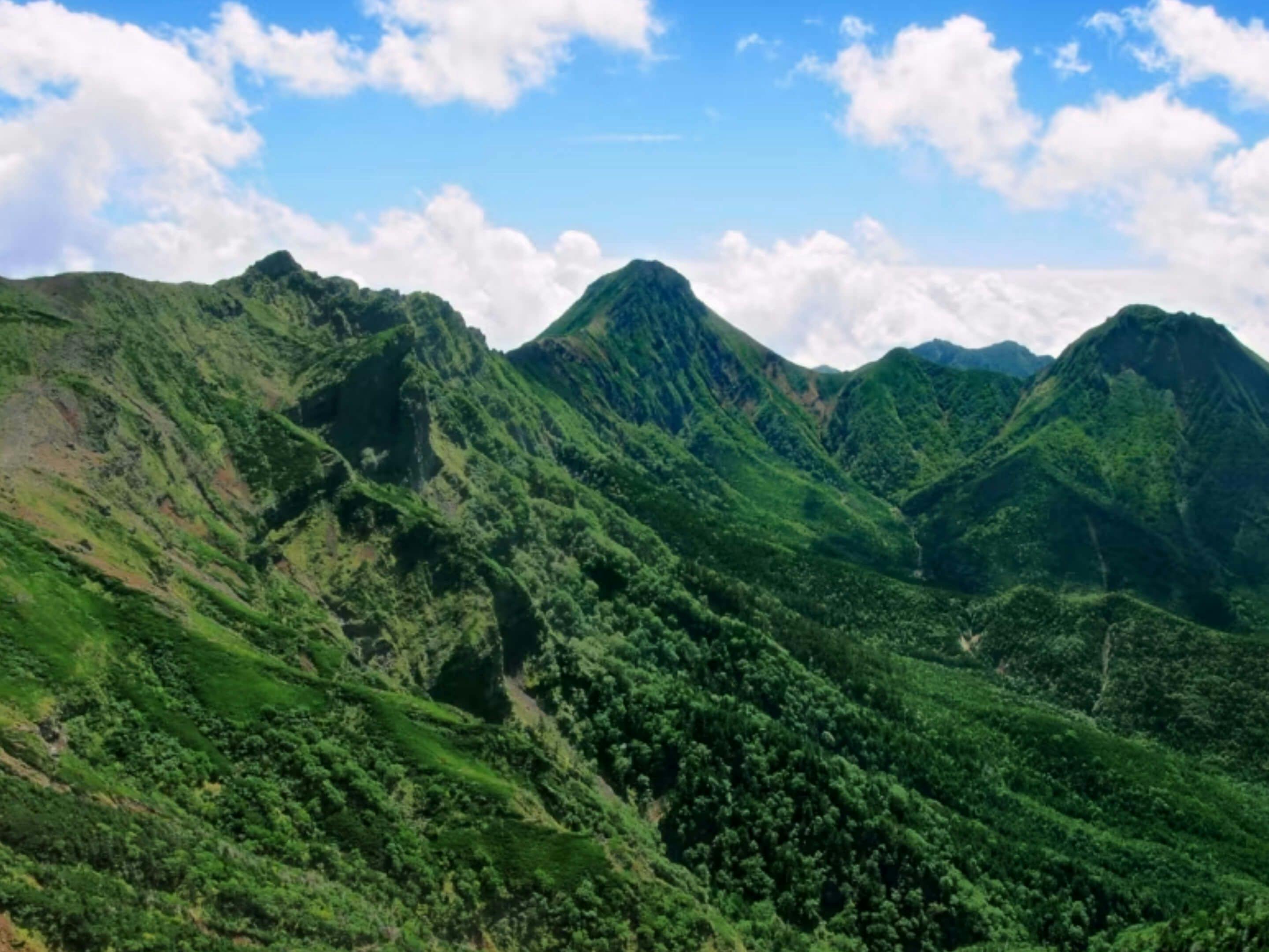 ทางขึ้นเขาที่ใกล้ที่สุดของภูเขา Yatsugatake อยู่ห่างออกไปประมาณ 5 นาทีโดยรถยนต์