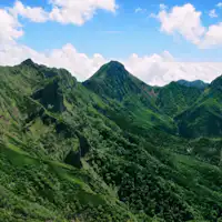 Pintu masuk pendakian terdekat ke Gunung Yatsugatake hanya sekitar 5 minit dengan kereta.