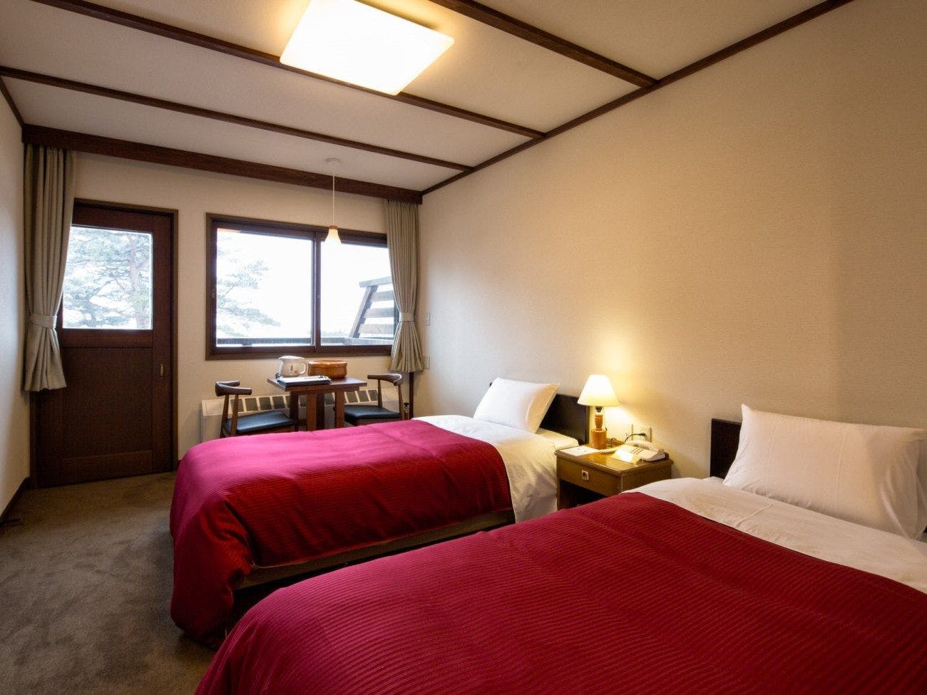 ห้องพักเตียงคู่สไตล์ตะวันตกในอาคารหลัก [ห้องน้ำและห้องสุขาใช้ร่วมกัน]