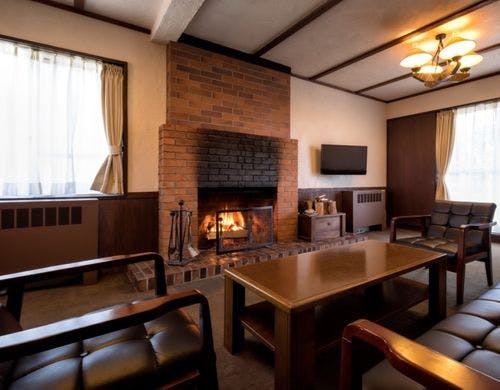 ●本館：スイートルーム　リビング