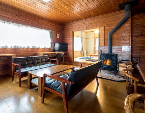 ●8名和室キャンビン外観（一例）