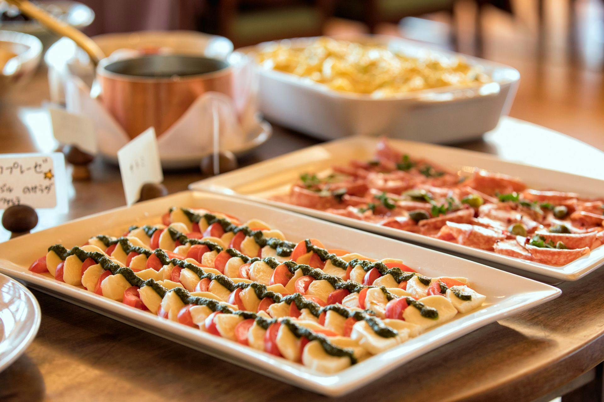 บุฟเฟ่ต์อาหารเย็น (ภาพ)