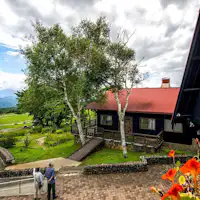 Keadaan pintu masuk utama bangunan utama