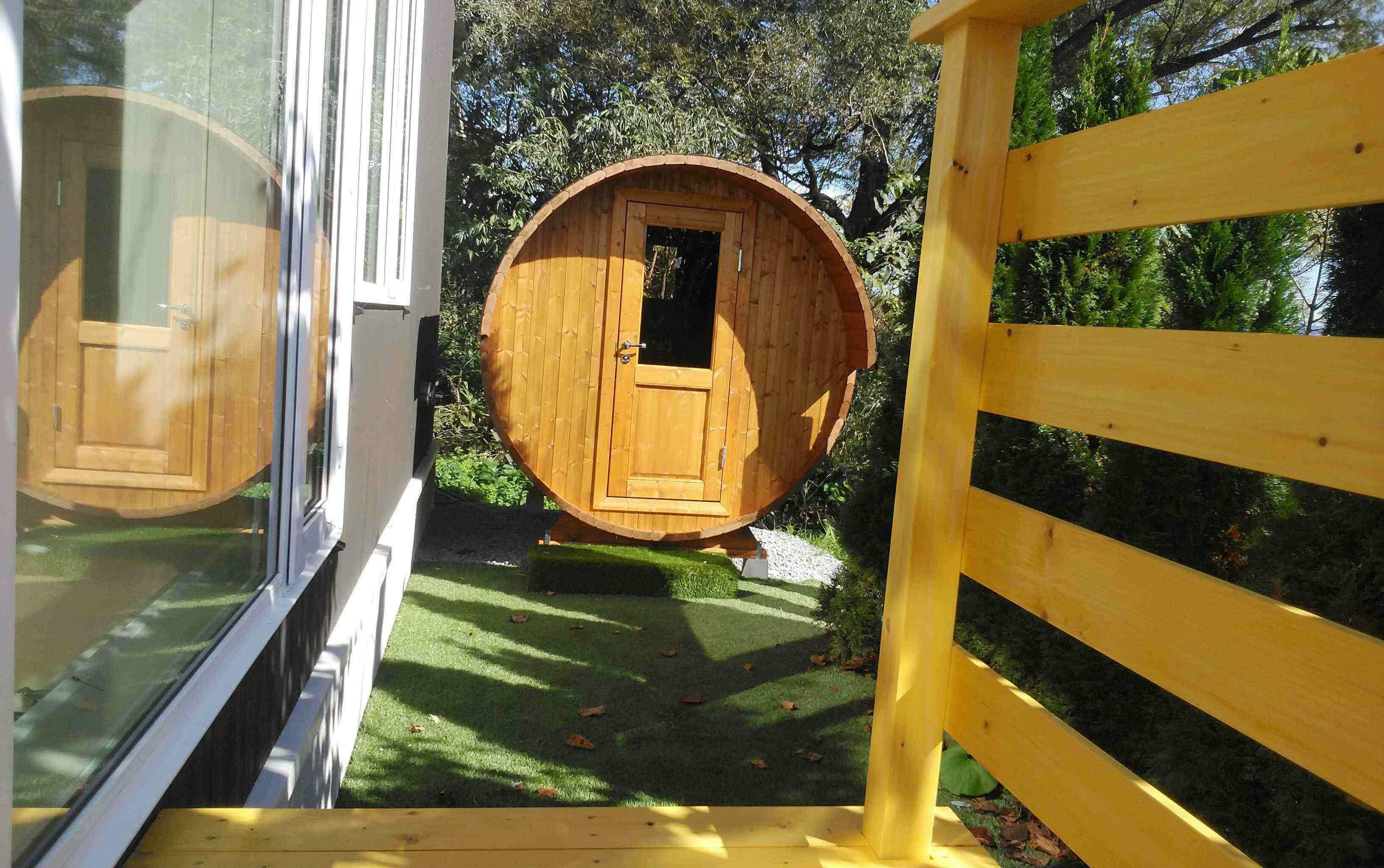 ซาวน่าแบบถังที่อยู่ติดกับที่พัก