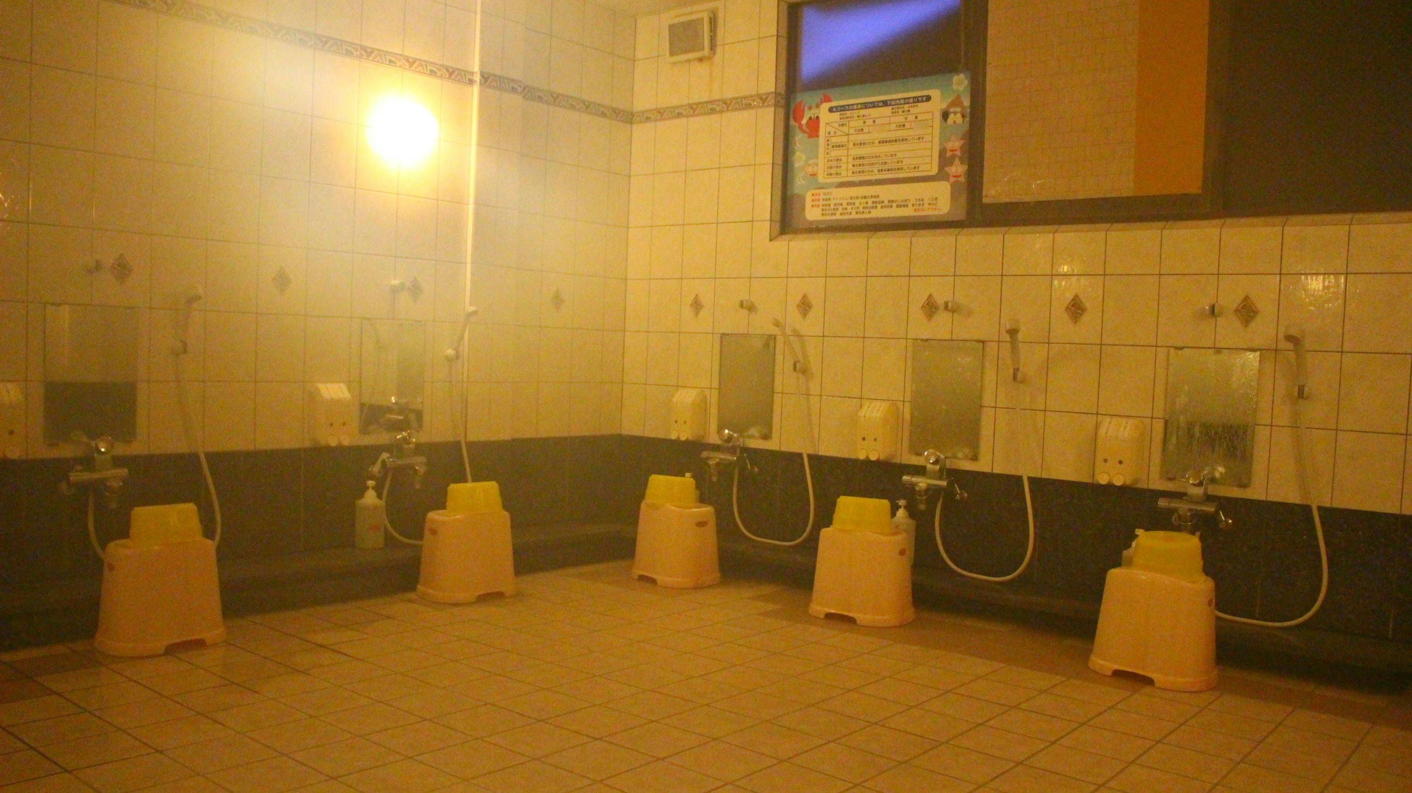 Di dalam bilik mandi