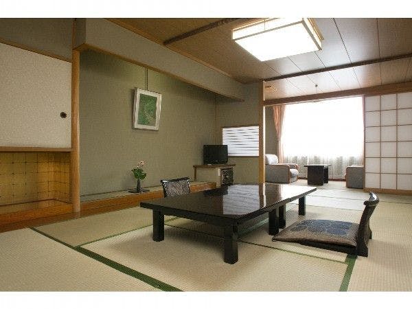 Bilik gaya Jepun dengan tatami yang selesa.