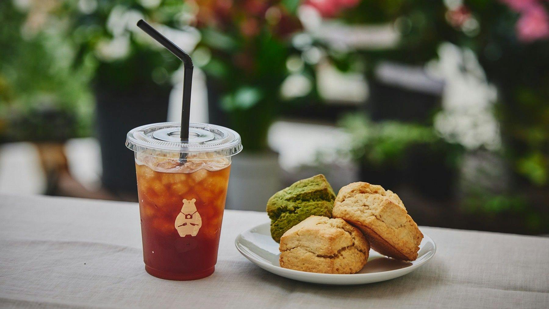 สโคนและเครื่องดื่มจากร้านขนมชื่อดัง