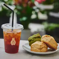 Patisserie popular "Scone & Drink"