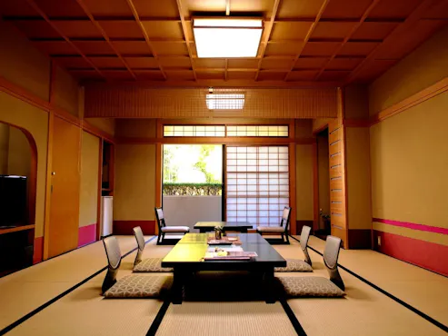 대나무 숲을 바라보는 조용한 객실